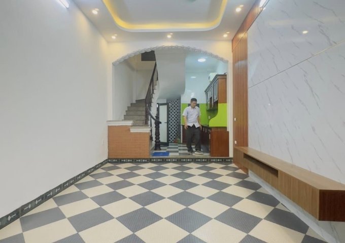 LÕI ĐỐNG ĐA - NHÀ ĐẸP KHÁCH CHỈ VIỆC XÁCH VA LY VỀ Ở - SỔ VUÔNG NỞ HẬU - NGÕ NÔNG - GẦN PHỐ - Ô TÔ ĐỖ GẦN.-33M x 6TẦNG x NHỈNH 4 TỶ