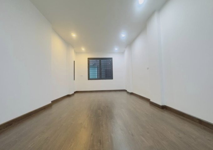 LÕI ĐỐNG ĐA - NHÀ ĐẸP KHÁCH CHỈ VIỆC XÁCH VA LY VỀ Ở - SỔ VUÔNG NỞ HẬU - NGÕ NÔNG - GẦN PHỐ - Ô TÔ ĐỖ GẦN.-33M x 6TẦNG x NHỈNH 4 TỶ