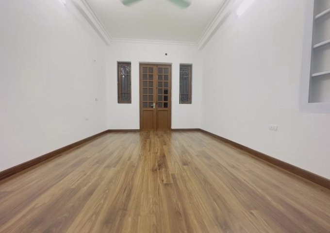 LÕI ĐỐNG ĐA - NHÀ ĐẸP KHÁCH CHỈ VIỆC XÁCH VA LY VỀ Ở - SỔ VUÔNG NỞ HẬU - NGÕ NÔNG - GẦN PHỐ - Ô TÔ ĐỖ GẦN.-33M x 6TẦNG x NHỈNH 4 TỶ