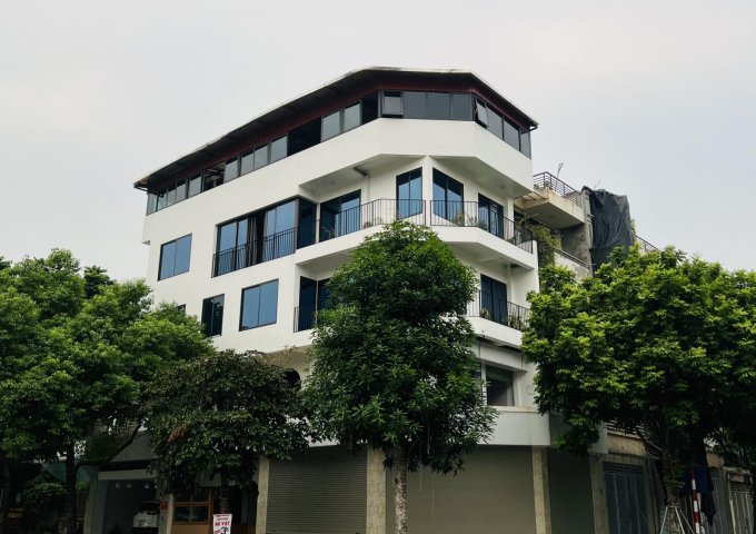 Cho thuê căn góc 3 mặt thoáng, ngay ngã tư khu đô thị Văn Phú- Hà Đông. 