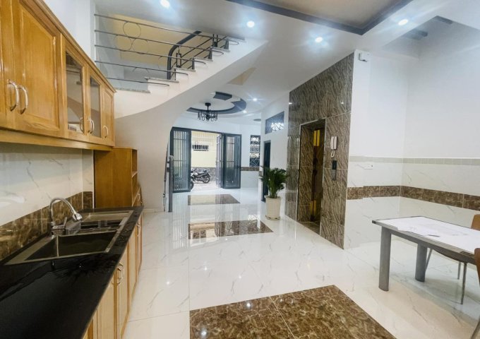 10.6 TỶ NHÀ ĐẸP PHÚ NHUẬN-CÓ THANG MÁY - 7 PHÒNG KHÉP KÍN - XE 7 CHỖ VÀO NHÀ NGỦ