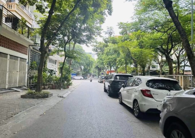 Bán nhà Huỳnh Thúc Kháng, Đống Đa, dt 58m, ô tô đỗ cửa, vỉa hè rộng 2m. Giá 12.9 tỷ