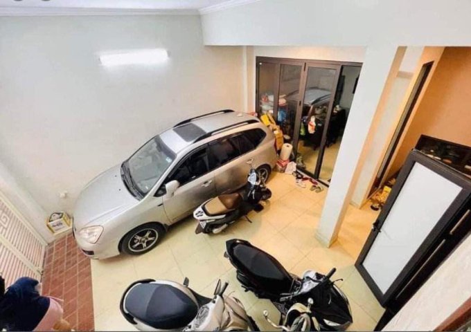 Hoàng Cầu, sát công viên, ngõ như phố, nhà đẹp 60m2, mt 6m, ô tô ngủ nhà, 17.1 tỷ.
