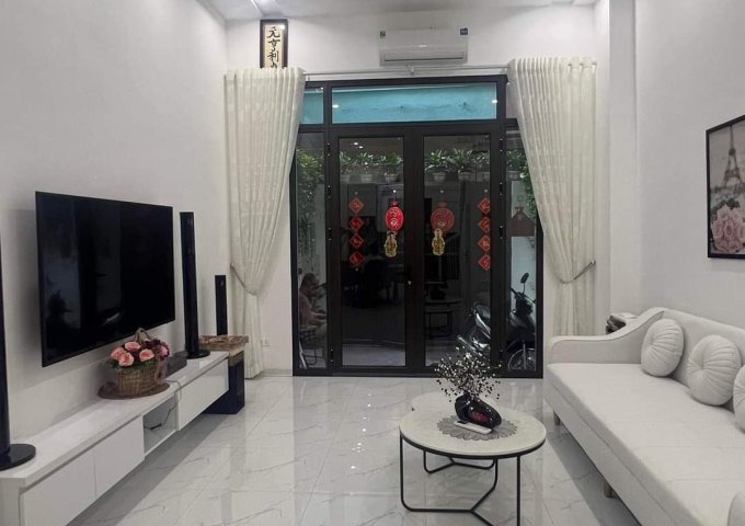 Bán nhà Tôn Đức Thắng,59M x4 tầng,MT4.2M ,ngõ thông tứ tung,2 thoáng trước sau,giao thông thuận tiện. Lh 0393561315