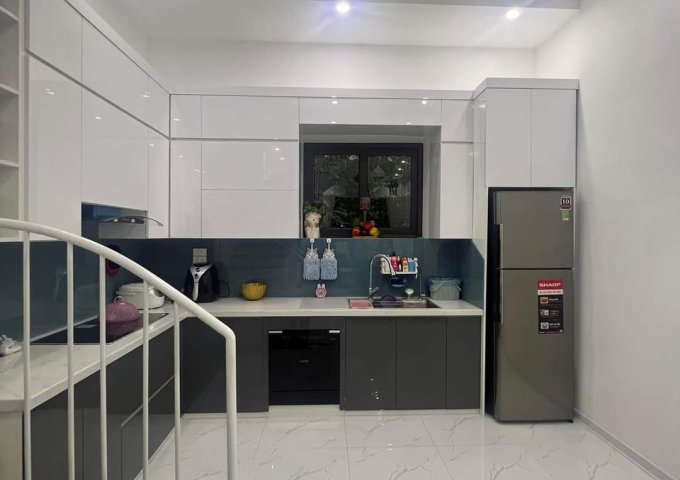 Bán nhà Tôn Đức Thắng,59M x4 tầng,MT4.2M ,ngõ thông tứ tung,2 thoáng trước sau,giao thông thuận tiện. Lh 0393561315