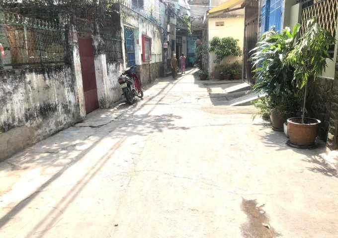 gấp lắm, chỉ hơn 2ty co ngay nhà Q3, hẻm rộng thông, gọi e ngay