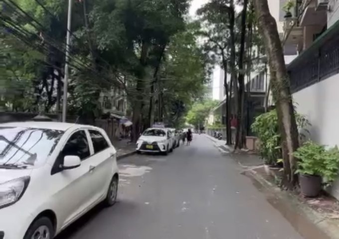 Cho thuê nhà riêng ngõ 343 phố Đội Cấn, Ba Đình 70m x4T đường nhựa 7m oto dừng đỗ 2 mặt tiền