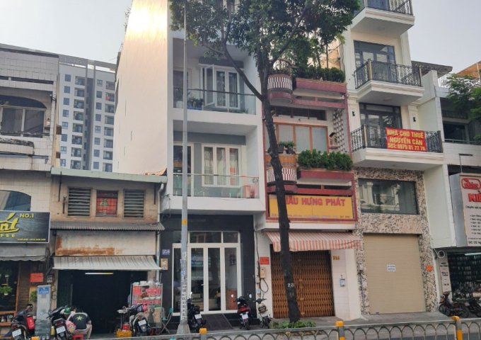Bán gấp nhà mặt tiền chính chủ đường Nguyễn Chí Thanh, Quận 5, dt 4x27m, 4 lầu, giá chỉ 33 tỷ tl 