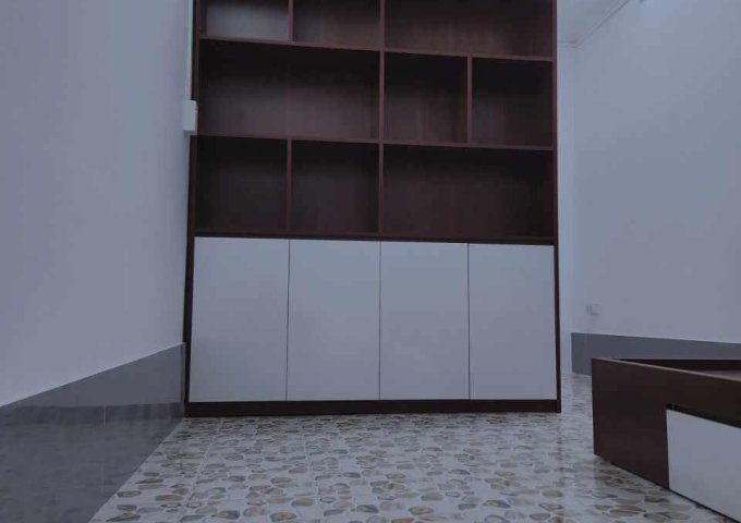 Bán Căn Hộ Tập Thể Cao Cấp Hào Nam tầng 2 + 3 , 22/80m2, 2 phòng ngủ + khách , bếp , 2 wc, nhà mới ở ngay chỉ với hơn 1,9 tỷ.