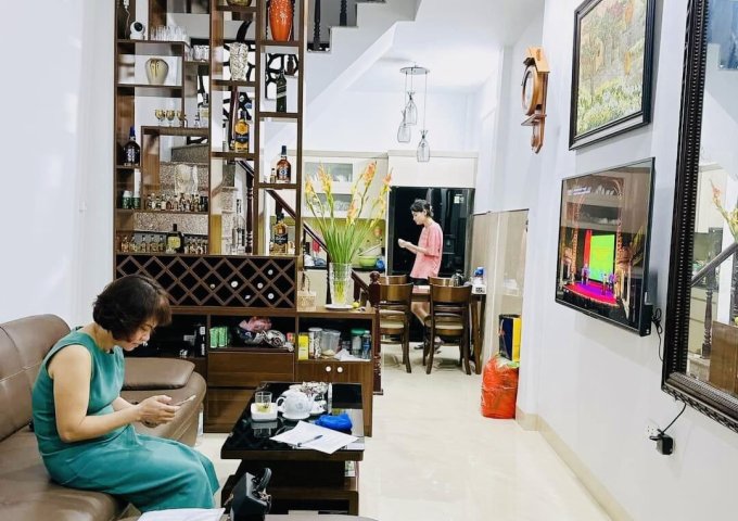  Đống Đa- hàng HIẾM cách mặt phố 50m - ô tô gần - hơn 6 tỷ. Thương lượng mạnh