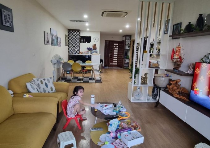 Tôi cần bán căn hộ 128m2 chung cư N01T2 ngoại giao đoàn – ban công hướng Nam.