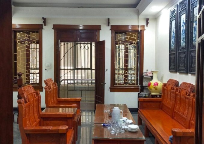 Bán nhà mặt ngõ Xã Đàn.Đống Đa.1 Nhà ra phố.Mặt tiền 5,2m, căn góc, DT 93m2 x 16,9 tỷ.Giá đầu tư.