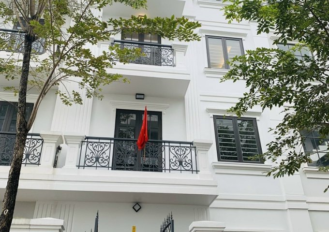 Cho thuê nhà Nguyễn Xiển KĐT Đại Kim 75m x 4 tầng thông sàn thang máy 25tr 0903409888