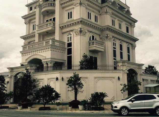 Bán gấp nhà mặt tiền Trần Hưng Đạo, Quận 5, DT: 16m x 25m 4 tầng, giá bán 138 tỷ TL.