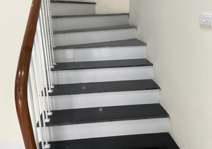 GIA ĐÌNH TỰ XÂY - NGÕ RỘNG, GẦN - 5 TẦNG 39M GIÁ CHƯA TỚI 3 TỶ.