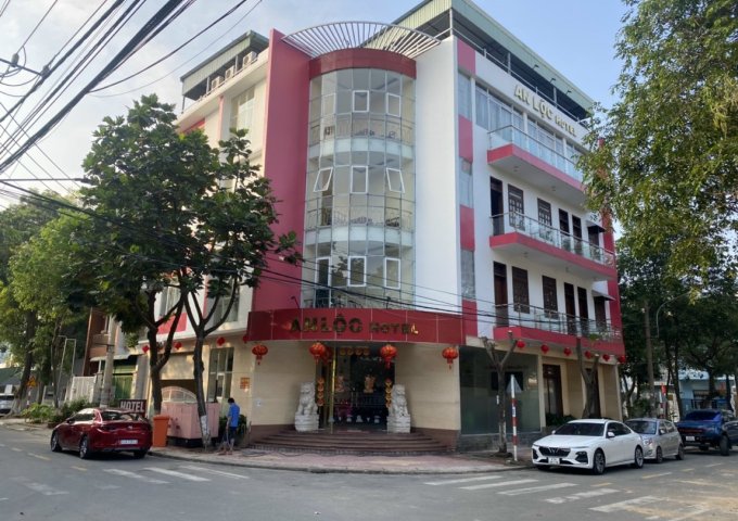 Bán Khách sạn 25 phòng, ngay trung tâm Thủ Dầu Một, cạnh Đại Học Bình Dương