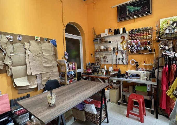 CHÍNH CHỦ SANG SHOP THỜI TRANG TÂM HUYẾT MẶT TIỀN ĐƯỜNG HOA ĐÀO - PHƯỜNG 2 - PHÚ NHUẬN - TP HỒ CHÍ MINH