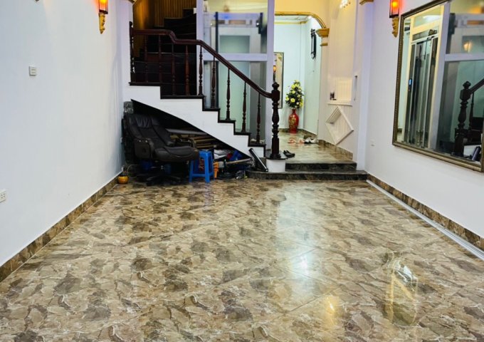 Bán nhà Nguyễn Trãi cạnh Royal City 5 tầng 76m2 nở hậu có thang máy, nội thất xịn, ở + cho thuê tốt