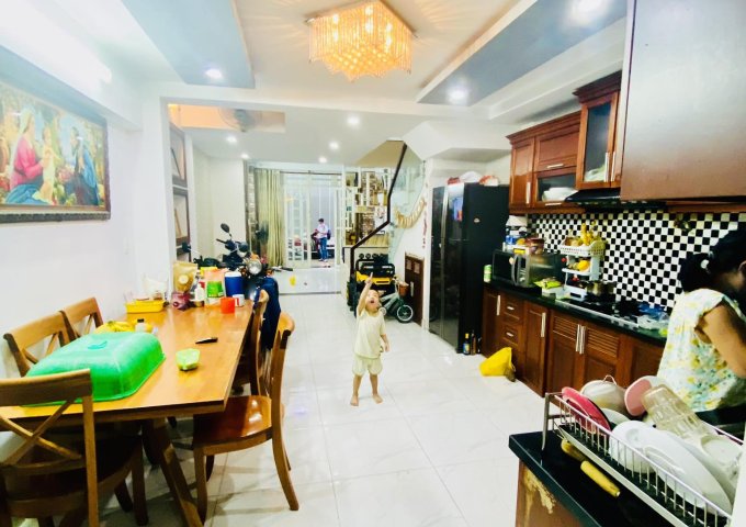 Hẻm xe tải F10 Tân Bình, 4x14M, Nhà mới 5 Tầng 6PN, giá quá tốt