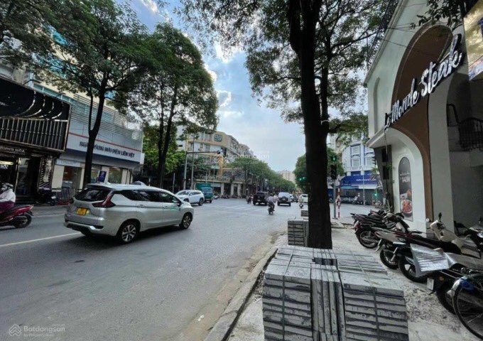 Cho thuê Lô Góc 5 tầng 50m2 gần phố Nguyễn Thị Định, vỉa hè ô tô tránh, kinh doanh tốt mọi mô hình
