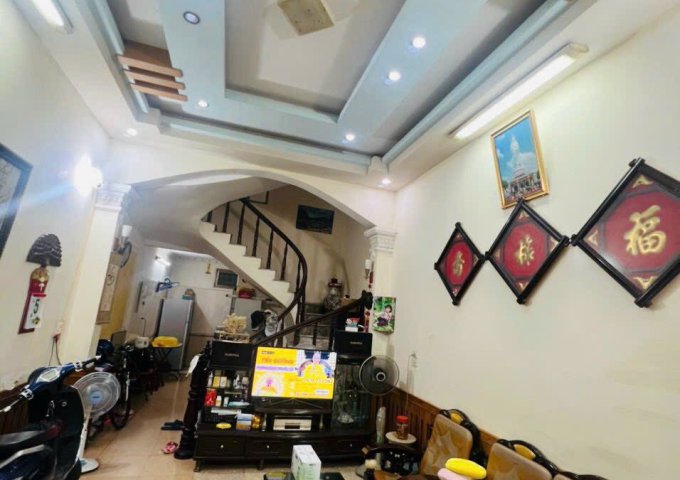 Bán nhà 3,5 tầng, diện tích 72m2 khu tuyến 2 Văn Cao, giá 3.2 tỷ