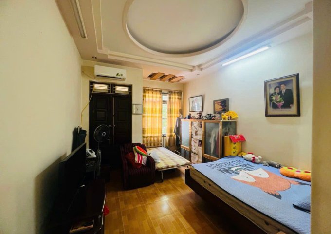 Bán nhà 3,5 tầng, diện tích 72m2 khu tuyến 2 Văn Cao, giá 3.2 tỷ