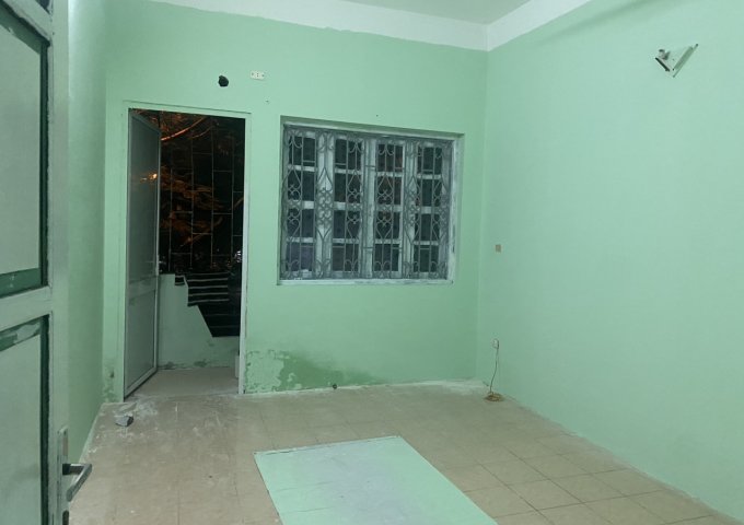 Minh có phòng chung cư tầng 2 tại đường Trần Quý Kiên cần cho thuê