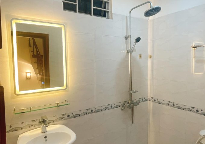 Bán nhà đẹp ở ngay Xuân Thủy Cầu Giấy. DT 42m - 4T - Mt 5m Chỉ 6.3 tỷ Gần Phố , Trường ĐH