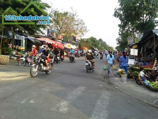 Bán 300m2 đất trong khu đô thị, đường rộng,sát chợ, gần KCN trường học, sổ hồng riêng