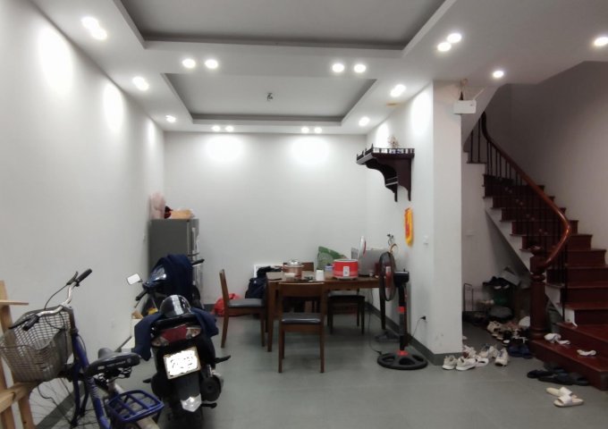 BÁN NHÀ CẦU GIẤY- 3 MẶT THOÁNG - KHU DÂN TRÍ CAO, TIỆN ÍCH VÀ AN NINH TUYỆT ĐỐI GÍA CHỈ 5,6 TỶ