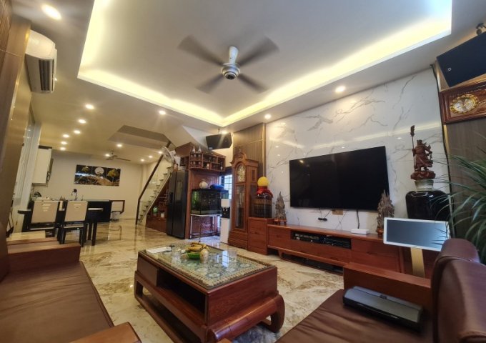 Nhà đẹp ở ngay TĐC Giang Biên, full nội thất, VIEW vườn hoa, 68m2 x 4T, MT 4.2m, giá 10tỷ