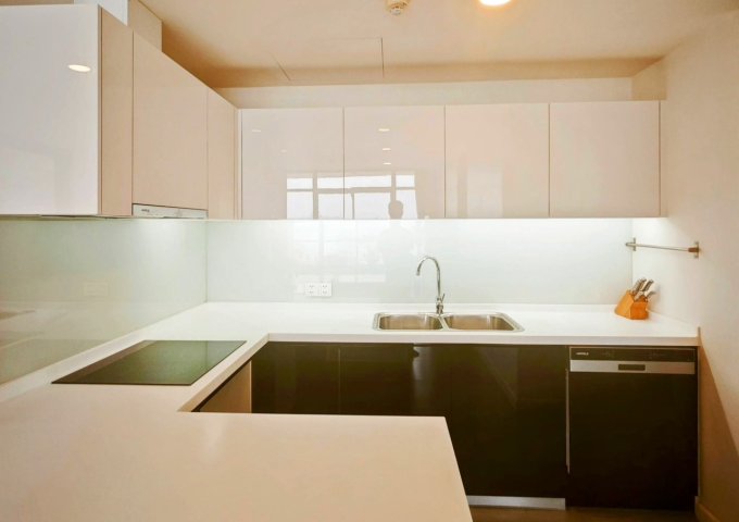 Cho thuê Căn chung cư WaterMark 2n View trọn Hồ Tây tại 395 Lạc Long Quân. Chỉ 23tr