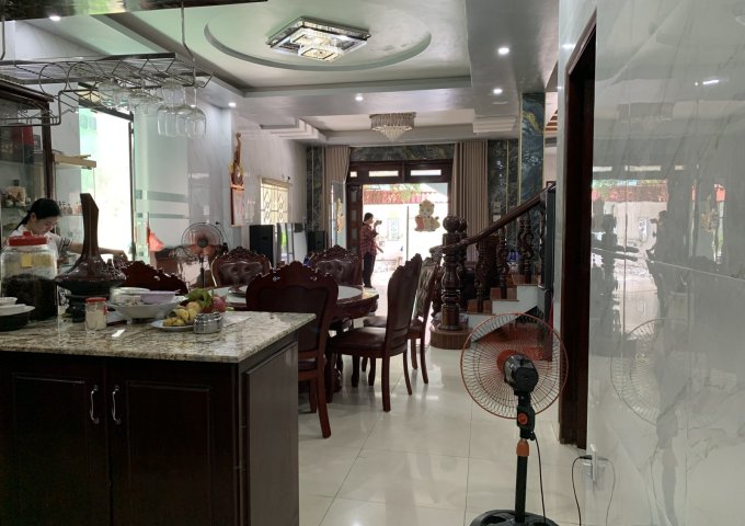 Bán GẤP Biệt Thự GIÁ RẺ - 374m2, 2 Tầng, CHỈ 18 Tỷ- Phan Văn Hớn Quận 12 