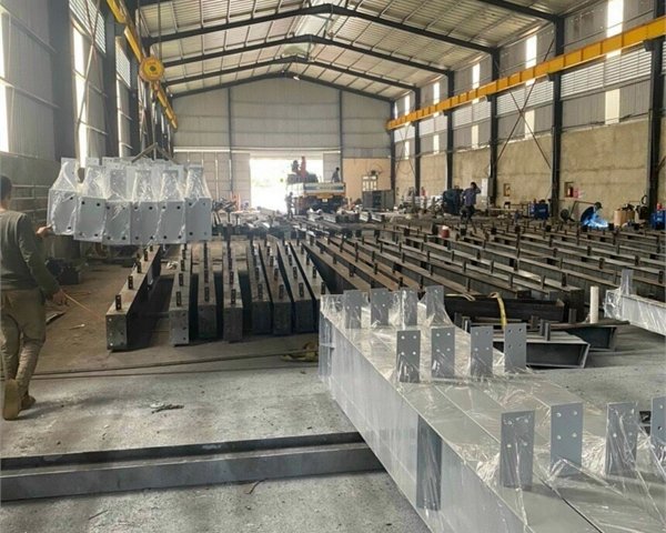 nhà xưởng sản xuất ngoài KCN, có sẵn trạm điện. khu văn phòng riêng.