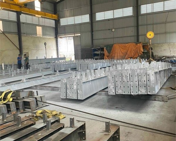 nhà xưởng sản xuất ngoài KCN, Có trạm điện, cẩu trục. SX k giới hạn, xa Khu dân cư