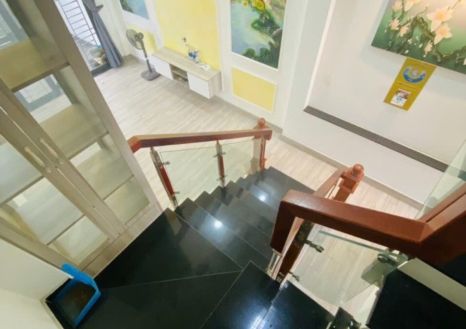 Nhà 4 Tầng, đường Lê Văn Chí Phường Linh Trung Thủ Đức, dt 74 m²