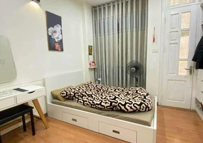 Nhà đẹp Thái Hà - Đống Đa. Diện tích 32m2 3 tầng mặt tiền 6m. 2 mặt thoáng ngõ to rộng. Giá 4,85tỷ