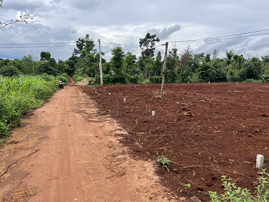 CẦN BÁN LÔ ĐẤT ĐẸP ĐỊA THẾ ĐẦU TƯ THUẬN LỢI TẠI XÃ SƯ SUÊ - HUYỆN CUMGAR - DAK LAK