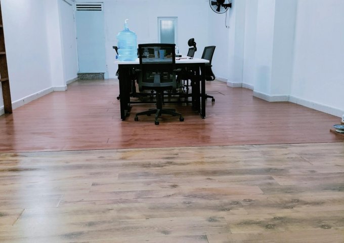 Cho thuê mặt bằng tầng 1 rộng 70m, làm văn phòng, làm kho hoặc kinh doanh, khu vực Cầu Diễn