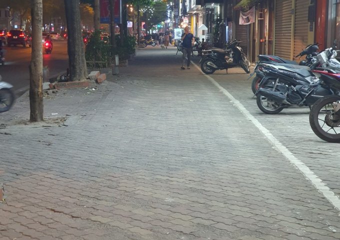 Chính chủ cần bán nhà mặt phố Xã Đàn lớn, Phường Phương Liên, Đống Đa, Hà Nội.