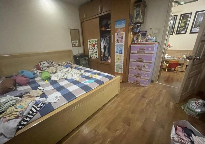 Bán nhà Tập thể Nhạc viện, Hào Nam, giấy tờ chính chủ, 60m*2PN, gần ô tô, 1.75 tỷ