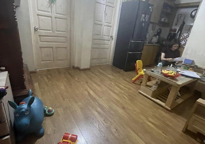 Bán nhà Tập thể Nhạc viện, Hào Nam, giấy tờ chính chủ, 60m*2PN, gần ô tô, 1.75 tỷ