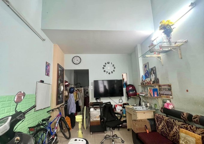 Bán nhà quận Tân Bình, đường Hoàng Bật Đạt, phường 15, 33m2, 2 tỷ 950