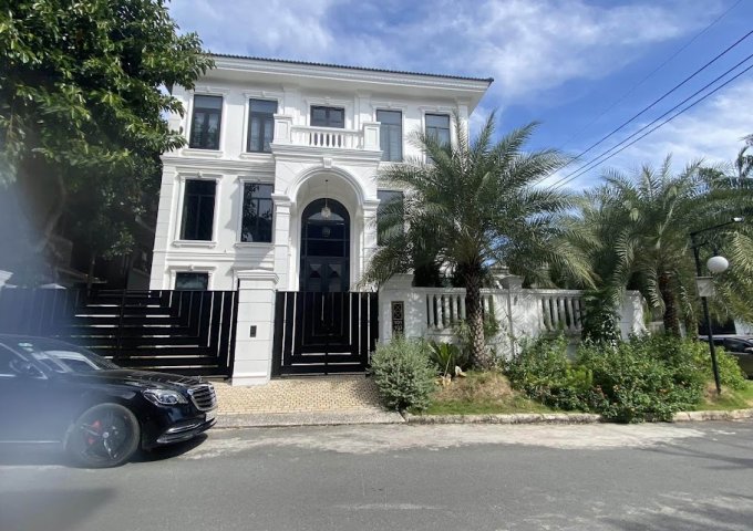 Biệt thự đơn lập căn góc 2 mặt tiền Mỹ Kim 2 Phú Mỹ Hưng Quận 7