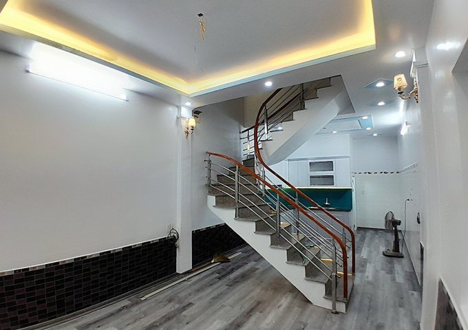 Bán nhà Miếu Hai Xã, diện tích 40m 3 tầng GIÁ 2.28 tỉ, ngay gần mặt đường