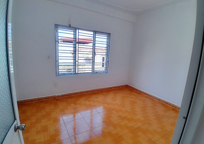 Bán nhà Miếu Hai Xã, diện tích 40m 3 tầng GIÁ 2.28 tỉ, ngay gần mặt đường