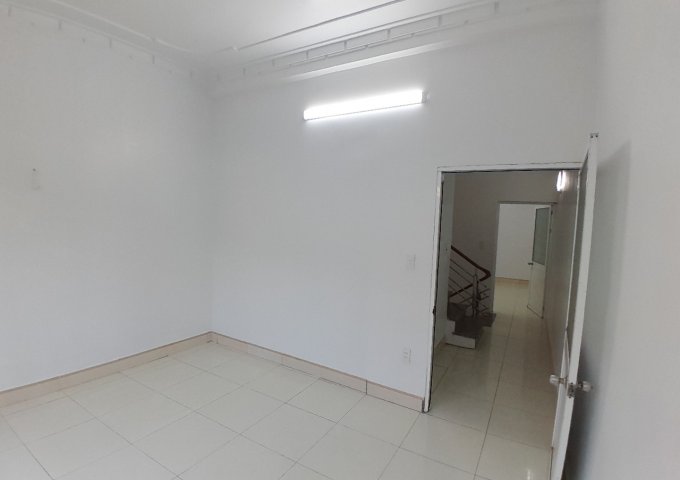 Bán nhà Miếu Hai Xã, diện tích 40m 3 tầng GIÁ 2.28 tỉ, ngay gần mặt đường