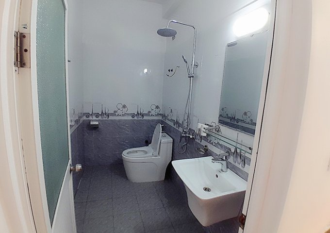 Bán nhà Miếu Hai Xã, diện tích 40m 3 tầng GIÁ 2.28 tỉ, ngay gần mặt đường