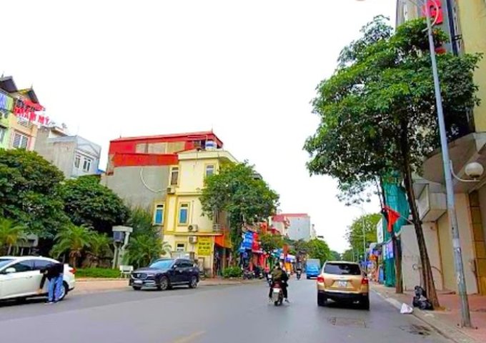 Bán nhà Nguyễn Văn Cừ 228m2, mặt tiền 12m hơn 59 tỷ kinh doanh vỉa hè bất chấp