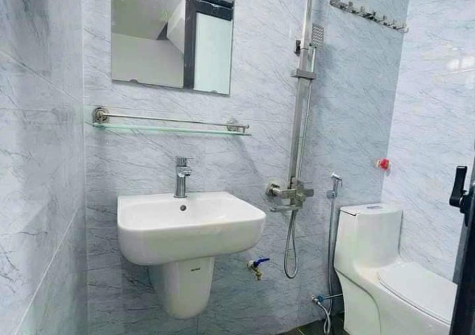 BÁN TẬP THỂ TẦNG 1 TRẦN QUÝ CÁP ĐỐNG ĐA GIÁ:1.99 TỶ DT:30M2,10M RA MẶT PHỐ ,ÔTÔ ĐẬU CỬA ,20M RA HỒ LINH QUANG